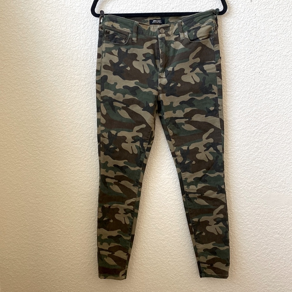 True Religion woman’s camo skinny jeans